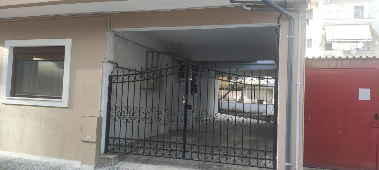 Appartement Πολυτελεσ -Μοντερνο Διαμερισμα à Larissa Extérieur photo